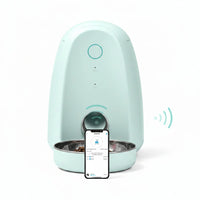 Automatic feeding machine for indoor cats and dogs