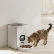Cat dog food dispenser suitable for dry pet food
