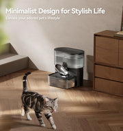 Cat drinking fountain with large water capacity for indoor use