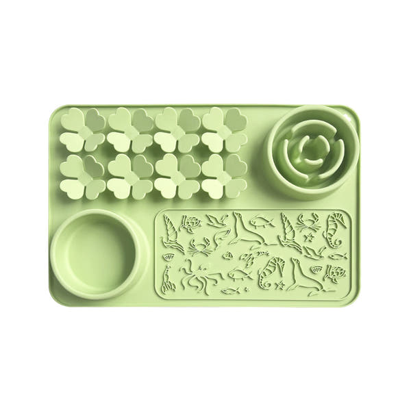 Pet feeder lick mat with slow feeding texture and suction base